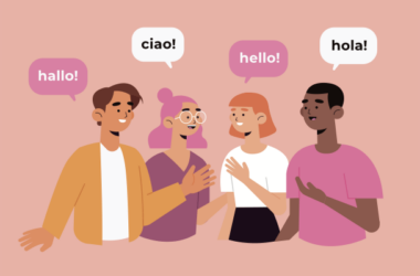 WordPress çoklu dil eklentileriyle küresel kitlelere ulaşmayı simgeleyen, farklı dillerde ("hallo", "ciao") birbirleriyle sohbet eden çok uluslu bir grup insan.
