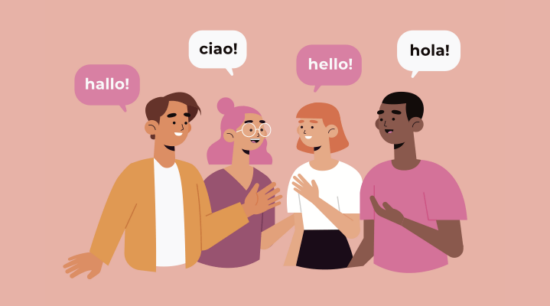 WordPress çoklu dil eklentileriyle küresel kitlelere ulaşmayı simgeleyen, farklı dillerde ("hallo", "ciao") birbirleriyle sohbet eden çok uluslu bir grup insan.