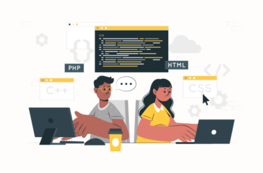 Dizüstü bilgisayarlarıyla çalışan iki yazılım geliştiricisi, PHP'nin web geliştirmedeki rolünü simgeliyor. Çevrelerinde PHP, HTML ve CSS etiketli kod pencereleri bulunuyor.