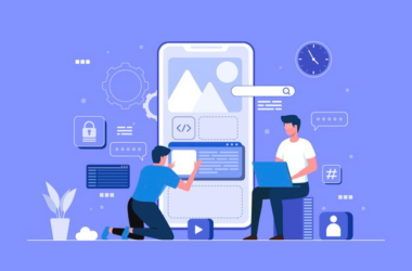 Python tabanlı Django web framework'ü ile uygulama geliştirme süreci. İki yazılımcı, dev bir akıllı telefon ekranı üzerinde arayüz bileşenlerini ve kod bloklarını birleştirerek bir proje inşa ediyor.
