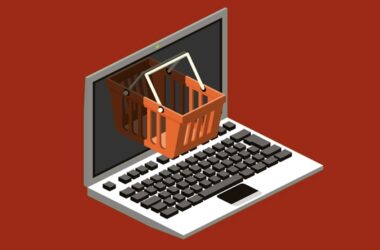 Kırmızı fon üzerinde, e-ticaret sitesi kurma konseptini temsil eden, laptop ekranından fırlayan turuncu bir alışveriş sepetinin izometrik çizimi.