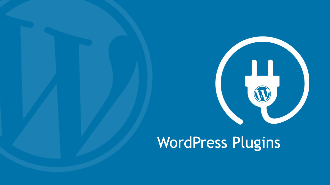 Mavi arka planda, WordPress logosu taşıyan beyaz bir elektrik fişi ikonu. "En İyi 5 WordPress Yorum Eklentisi" makalesinin konusunu, yani WordPress eklentilerini görsel olarak temsil eder.