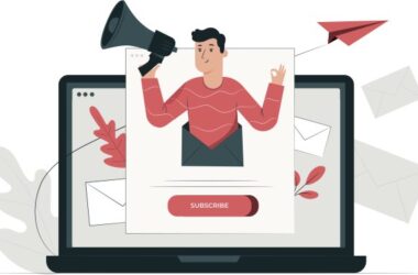 Laptop ekranındaki abonelik penceresinden çıkan bir adam, megafonla e-posta duyurusu yapıyor. Görsel, WordPress bülten eklentilerinin abone kazanma işlevini ve e-posta pazarlamasını temsil ediyor.
