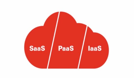 Bulut bilişim kavramını görselleştiren kırmızı bulut simgesi. Simge, SaaS, PaaS ve IaaS olmak üzere üç ana hizmet modelini temsil eden dikey bölümlere ayrılmıştır.
