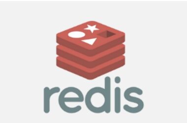 Redis'in resmi logosu: Üst üste duran kırmızı veri blokları ve üzerinde yer alan şekiller, Redis'in önbellek ve depolama için sunduğu farklı veri yapısı seçeneklerini sembolize ediyor.