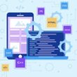 Dizüstü bilgisayar ve akıllı telefon, SQL ile yönetilen veri tabanlarıyla çalışan PHP, Java, HTML gibi farklı yazılım dillerini simgeleyen ikonlarla çevrelenmiş.