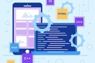 Dizüstü bilgisayar ve akıllı telefon, SQL ile yönetilen veri tabanlarıyla çalışan PHP, Java, HTML gibi farklı yazılım dillerini simgeleyen ikonlarla çevrelenmiş.