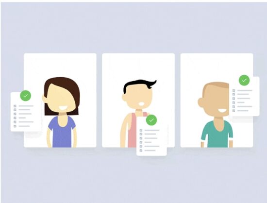 Buyer persona analizi için oluşturulmuş, farklı müşteri segmentlerini temsil eden üç kurgusal karakter. Yanlarındaki listeler, demografik özelliklerinin ve ihtiyaçlarının onaylandığını gösteriyor.