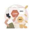 Bir domain yatırımcısı, ekranda görünen .COM, .ORG, .NET uzantıları arasından kârlı bir alan adı seçiyor. Etraftaki altın paralar bu yatırımın getirisini temsil ediyor.