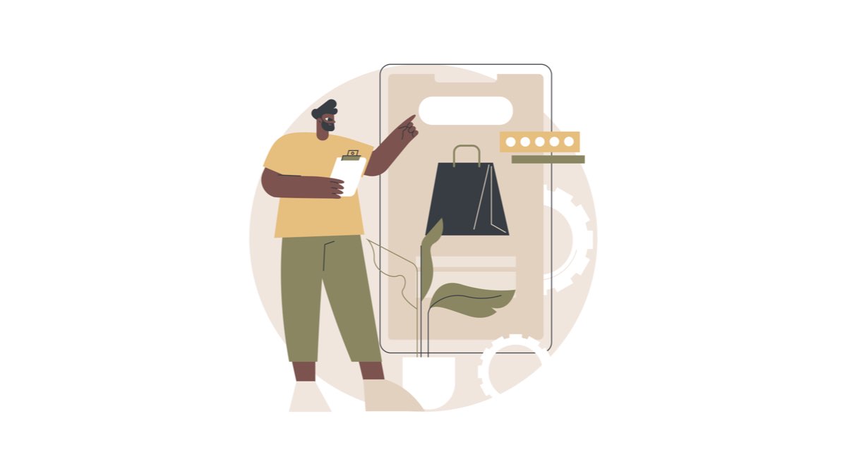 Bir ürün yöneticisi, Minimum Viable Product (MVP) olarak geliştirilen bir e-ticaret uygulamasını akıllı telefon ekranında inceliyor ve temel özelliklerini panosuna not alarak değerlendiriyor.