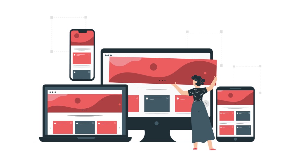 Bir kadın, responsive web tasarımını uygulayarak site düzenini bir masaüstü ekranda oluşturuyor. Aynı tasarımın laptop, tablet ve mobil cihaza otomatik olarak nasıl uyum sağladığı gösteriliyor.