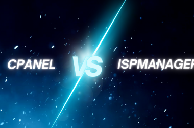 cPanel ve ispmanager, 2025 fiyat/performans karşılaştırması için teknolojik bir fonda karşı karşıya geliyor. Parlak mavi bir lazer ışını, iki rakip kontrol panelini ayırıyor.