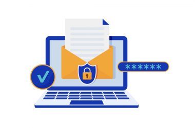 Dizüstü bilgisayar ekranında, parola girişi ve kilitli kalkanla korunan bir e-posta gösteriliyor. Onay işareti, kurumsal e-posta güvenliği önlemlerinin başarıyla uygulandığını simgeler.